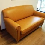 小さめソファの選び方と魅力：限られた空間を快適に彩るインテリアの知恵